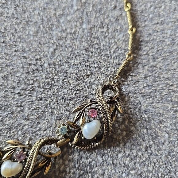 1960s Coro Necklace Gold Tone Faux Pearl Crystals Rhinestone 16.5" Adjustable - Picture 4 of 10